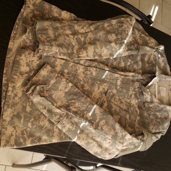 Army ACU Top - Picture 2 of 2